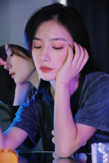 美女光身子